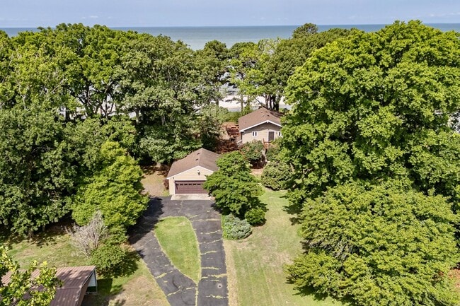 Building Photo - 12182 Heron Dr