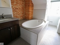 Building Photo - 4 E Henrietta St