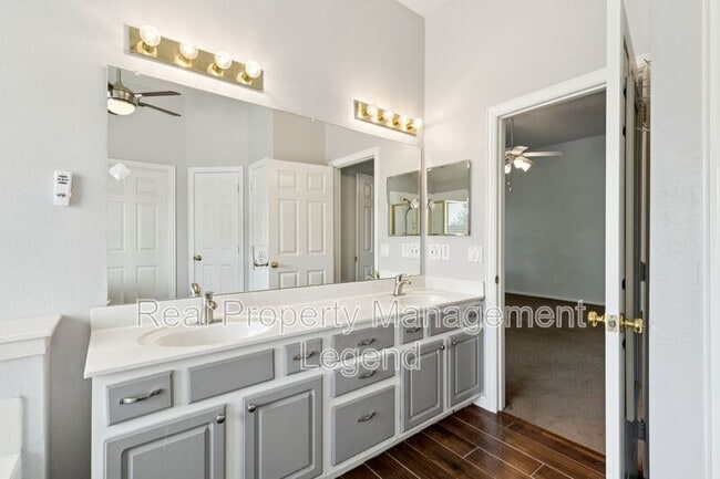 Building Photo - 1805 Sumac Dr