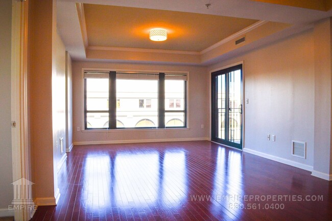 Building Photo - Downtown Condo in The Tennyson