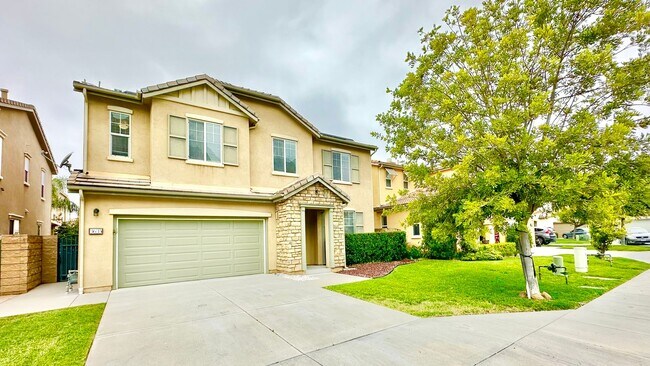 Building Photo - Beautifully Updated Two-Story Home in Lake...