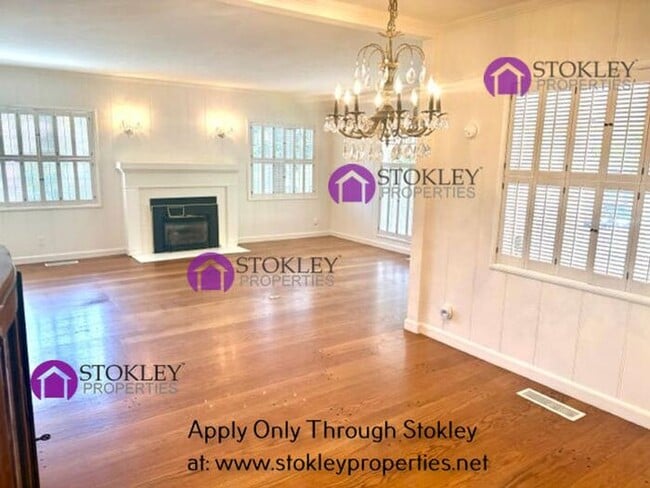 Building Photo - 2234 Oakvale Rd