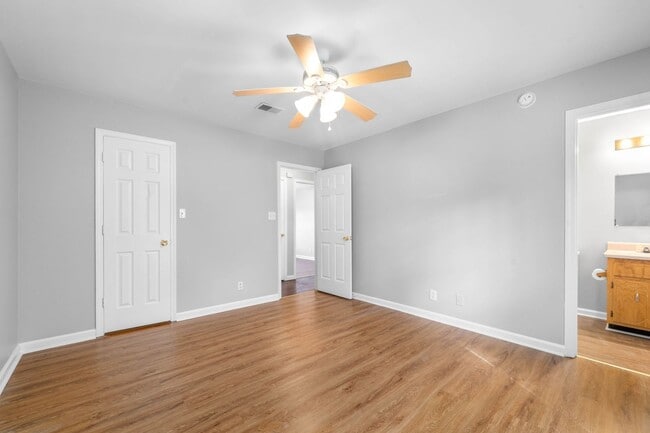 Building Photo - Lovely ranch style minutes from Fort Campbell