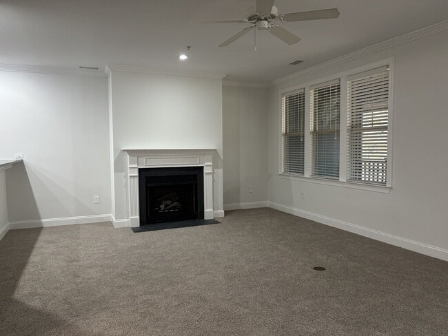 Building Photo - 5565 Colonial Chatsworth Cir