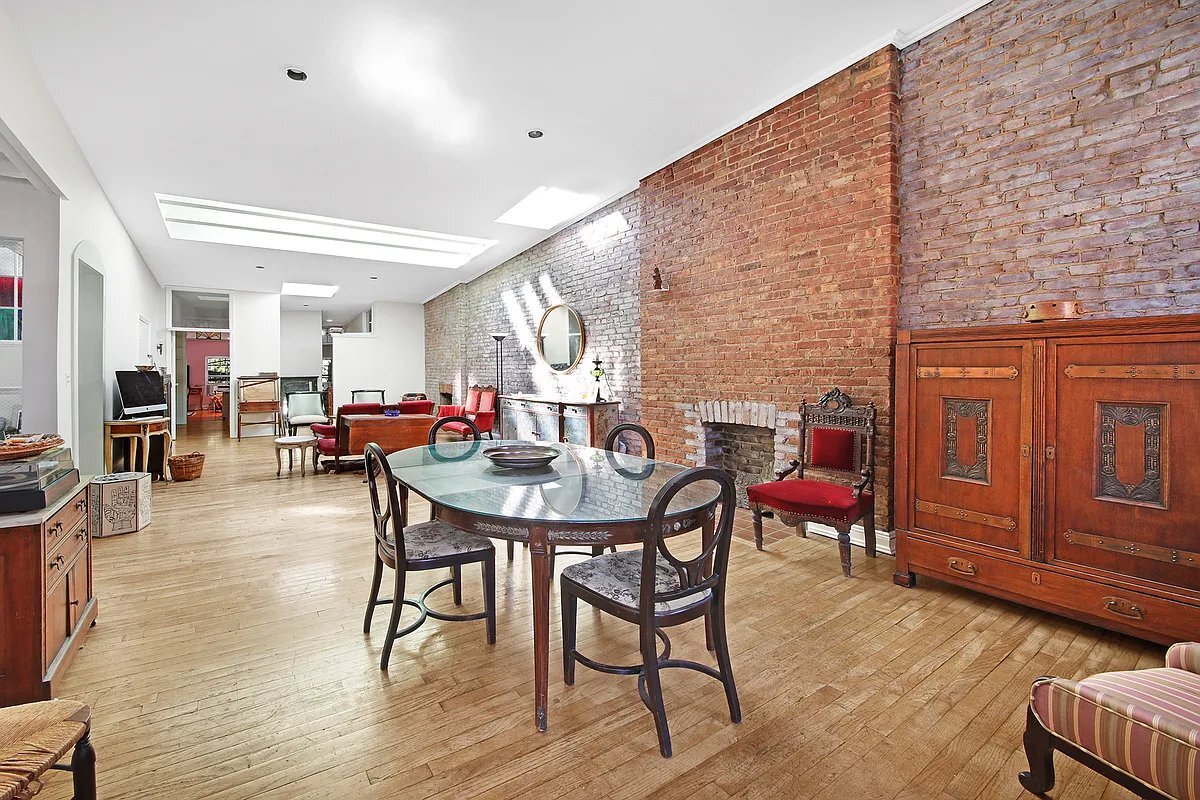 Building Photo - 318 W 14th St