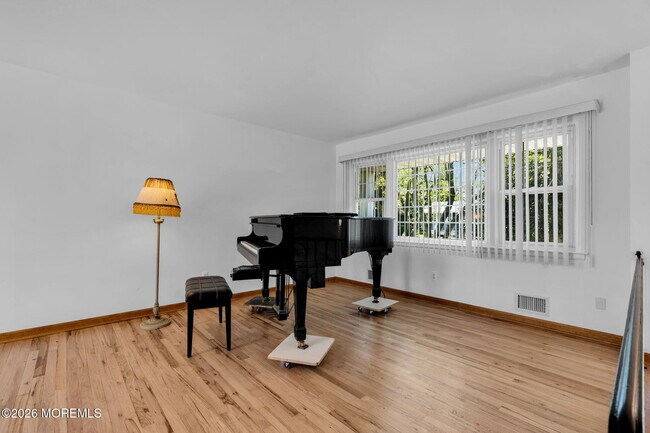 Building Photo - 1112 Wildwood Ave