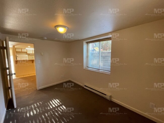 Building Photo - 611 1/2 S Grant Avenue