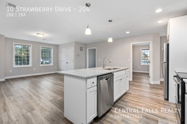 Building Photo - 10 Strawberry Dr