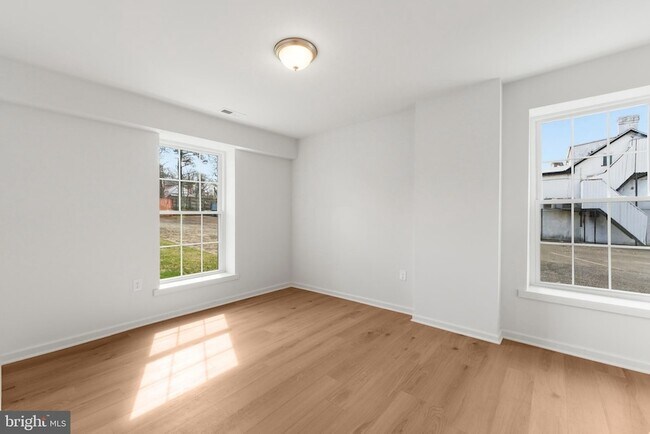 Building Photo - 2210 New Falls Rd