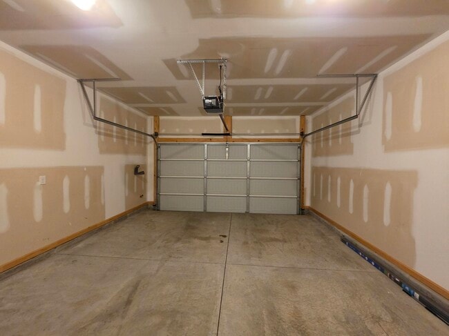 Building Photo - 2969 Old Field Rd