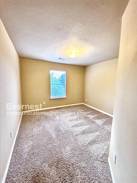 Building Photo - 19402 Sandy Woods Dr
