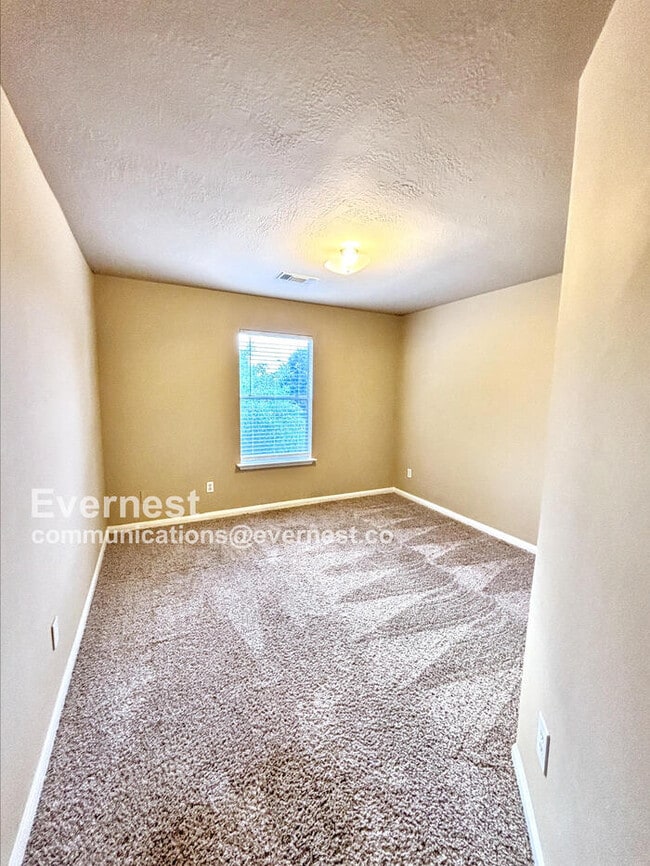 Building Photo - 19402 Sandy Woods Dr