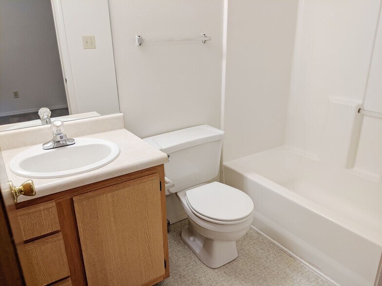 Building Photo - WESTPLEX - AVAILABLE AUGUST