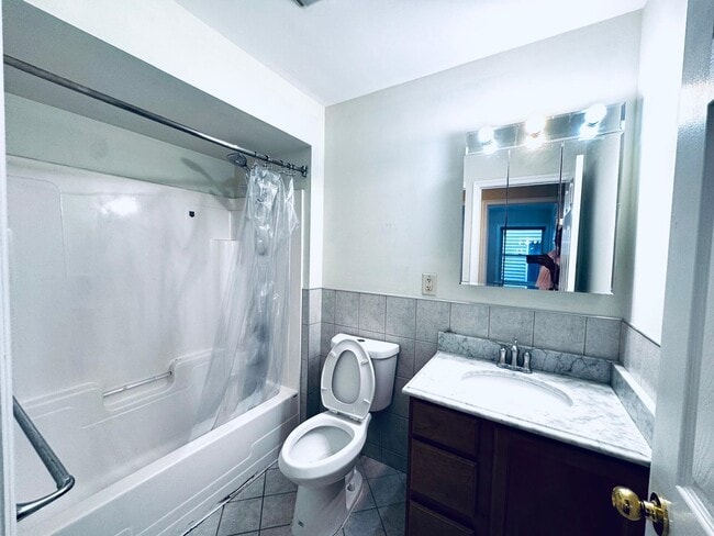 Building Photo - 161 W 53rd St