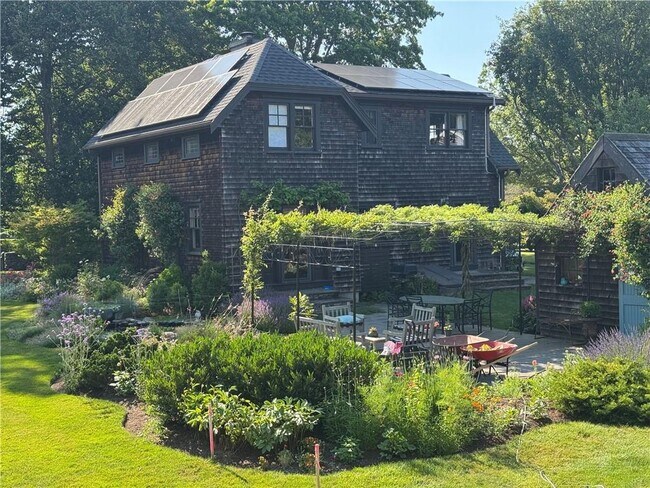 Building Photo - 68 Sachuest Way