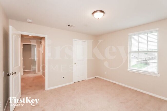 Building Photo - 8011 Carillon Way