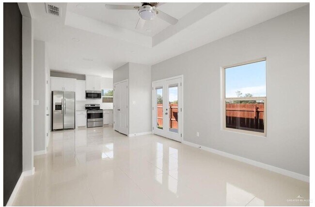 Building Photo - 12 West Dr