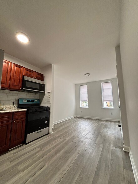 Building Photo - 894 N 42nd St