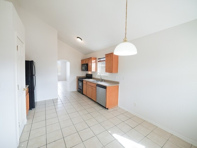 Building Photo - 12752 Tierra Salas Dr