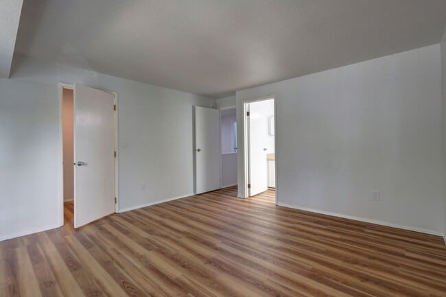 Building Photo - 4-bedroom 2.5 bath on cul-de-sac in Kirkland