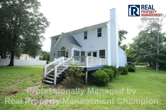 Building Photo - Spacious Home w/Community Access to Intra-...