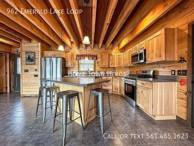 Building Photo - 962 Emerald Lk Lp