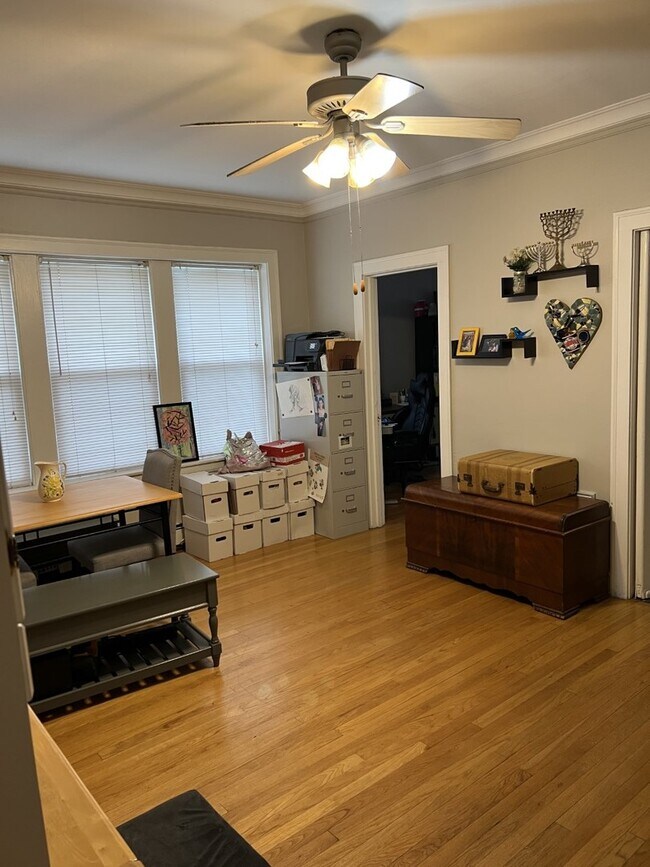 Building Photo - 1408 W Warner Ave