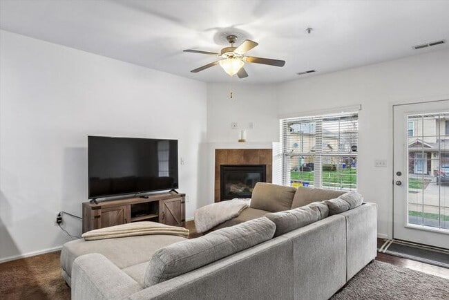 Building Photo - $2,000 | 3 Bedroom, 2.5 Bathroom Town Home | Pets Allowed | Available for August 1st Move-In!
