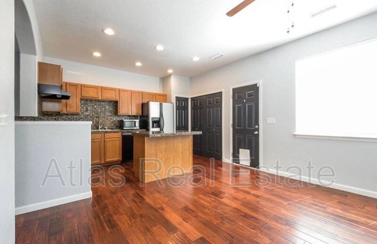 Building Photo - 5728 E 127th Ave