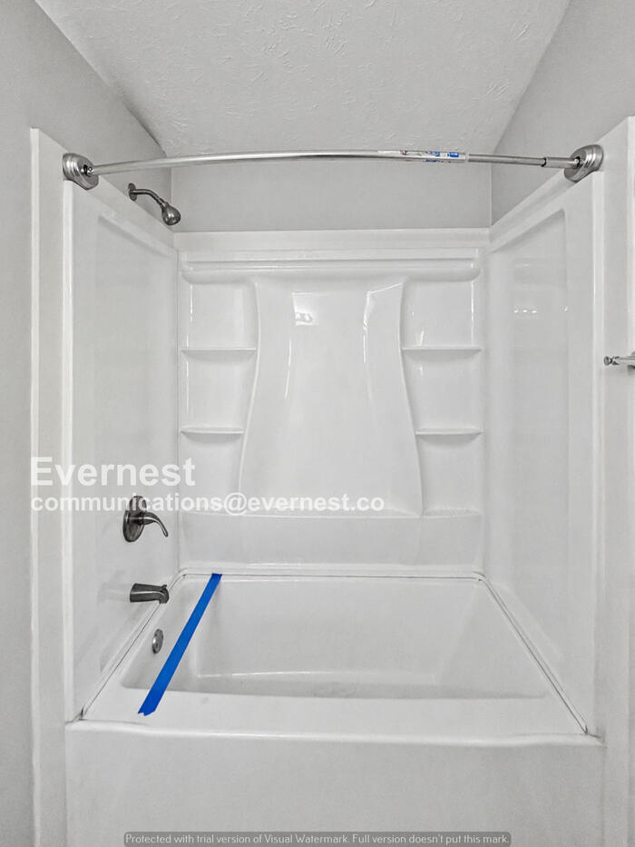 Building Photo - 972 Maple Leaf Ridge