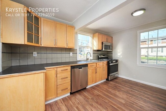 Building Photo - Spacious Condo with Easy Freeway Access