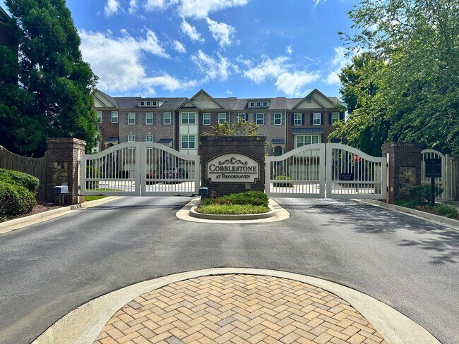 Building Photo - 3 bedroom 3 bath  Townhouse in Cobblestone...