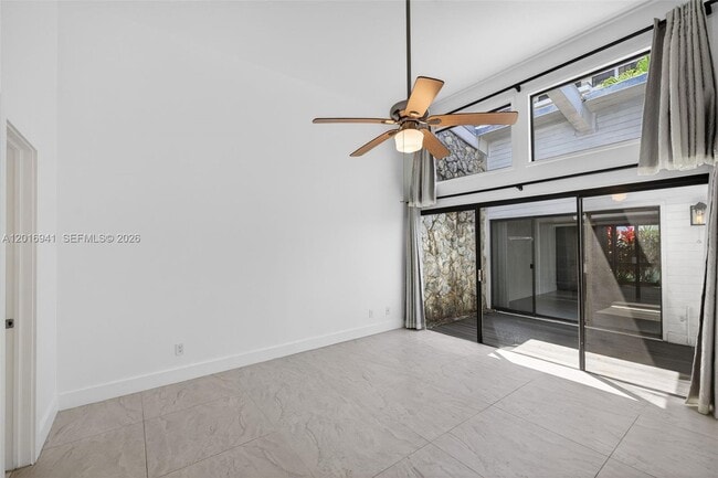 Building Photo - 2619 Parkview Dr S