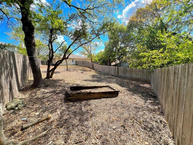 Building Photo - 9900 Hundred Oaks Cir