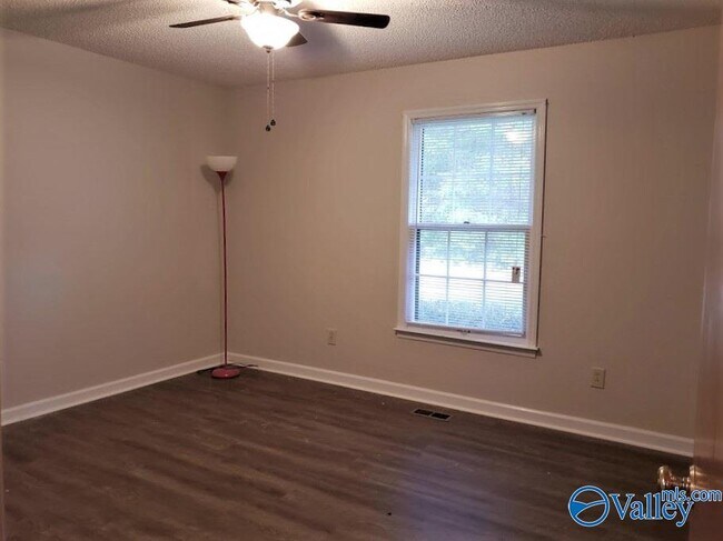 Building Photo - 132 Raleigh Way