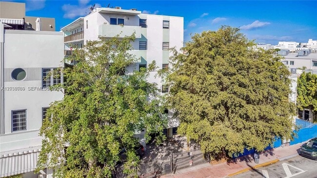 Building Photo - 1418 Collins Ave