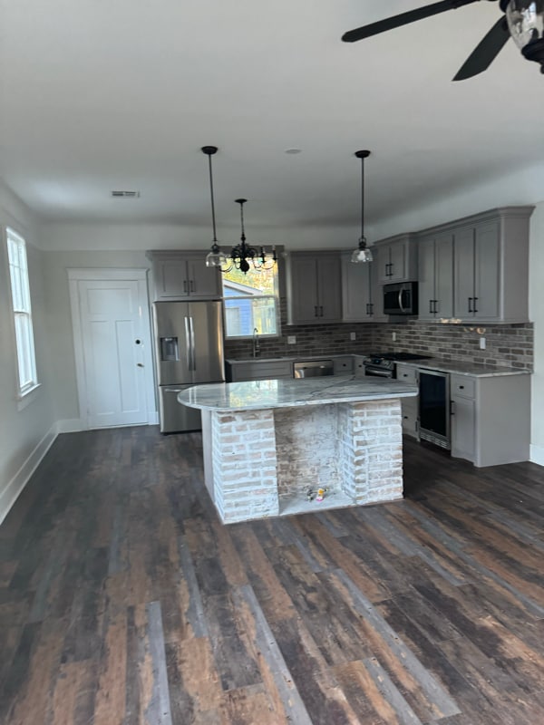 Building Photo - 1122 Dante St