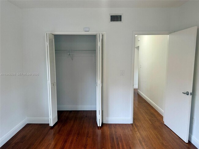 Building Photo - 814 Capri St