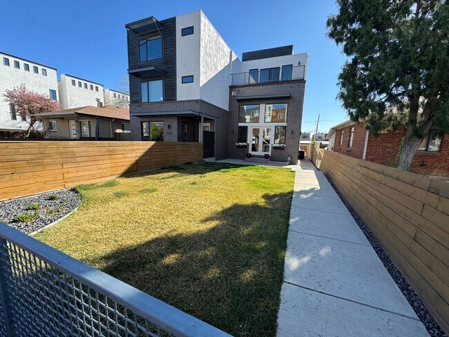 Building Photo - Perfect Sloan Lake Home with all the features and great views