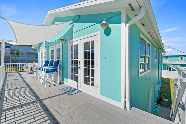 Building Photo - Just Beachy! 3bd 2ba by the Ocean