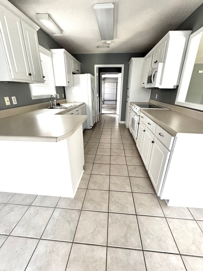 Building Photo - 3085 Achey Dr