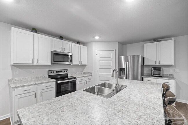 Building Photo - 5213 Peach Dr