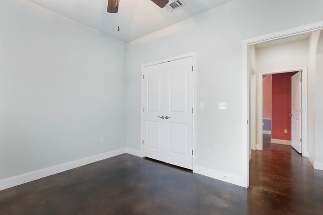 Building Photo - Kerrville, TX!  Country Charm with Modern Flair.