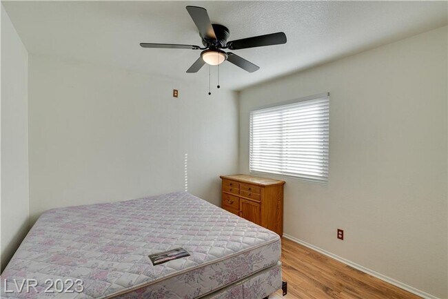Building Photo - 4 BEDROOM HOME WITH PRIMARY BEDROOM DOWNST...