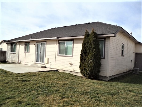 Building Photo - 868 Red Fern Dr