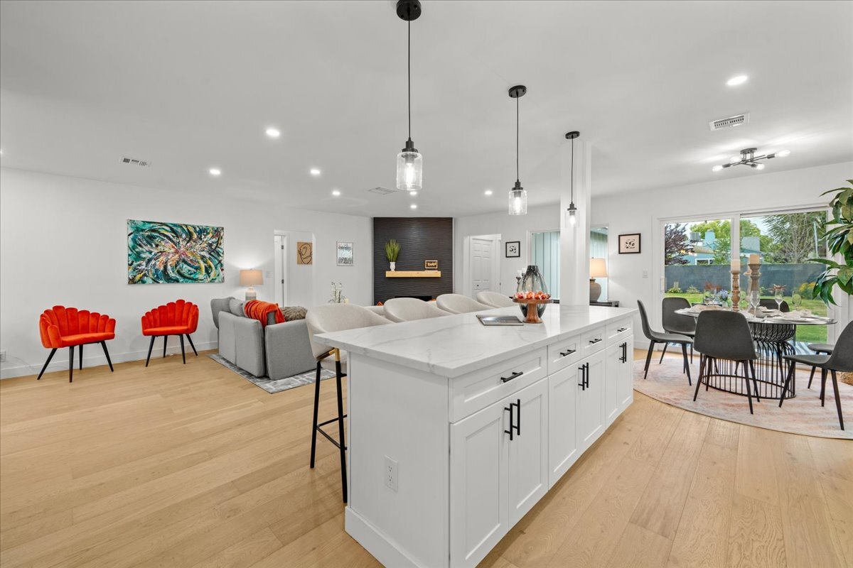 Building Photo - 5815 Saloma Ave