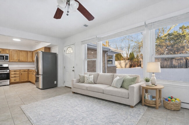 Building Photo - 645 Justina St