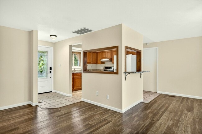 Building Photo - Unfurnished Light-Filled, Beautifully Updated 3-Bedroom Home in Jacksonville