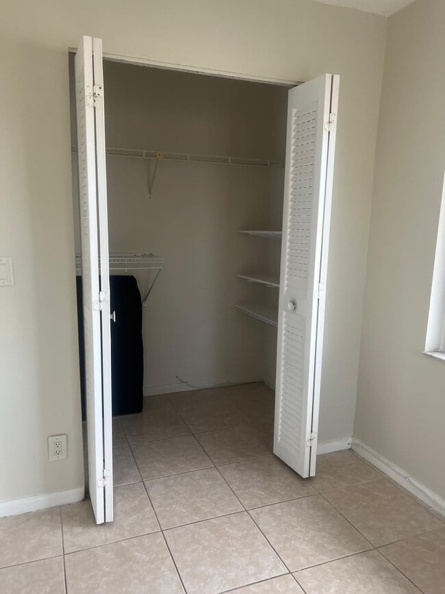 Building Photo - 6322 Seven Springs Blvd