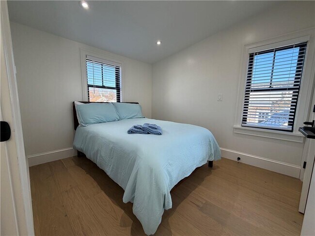 Building Photo - 9-9 Dearborn St